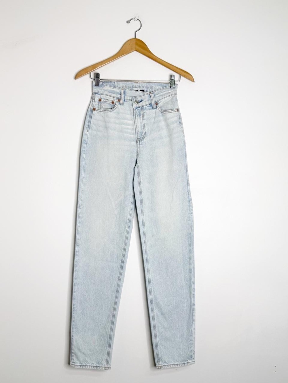 AMERICAN EAGLE HIGHEST RISE BAGGY STRAIGHT JEANS. SIZE 2.